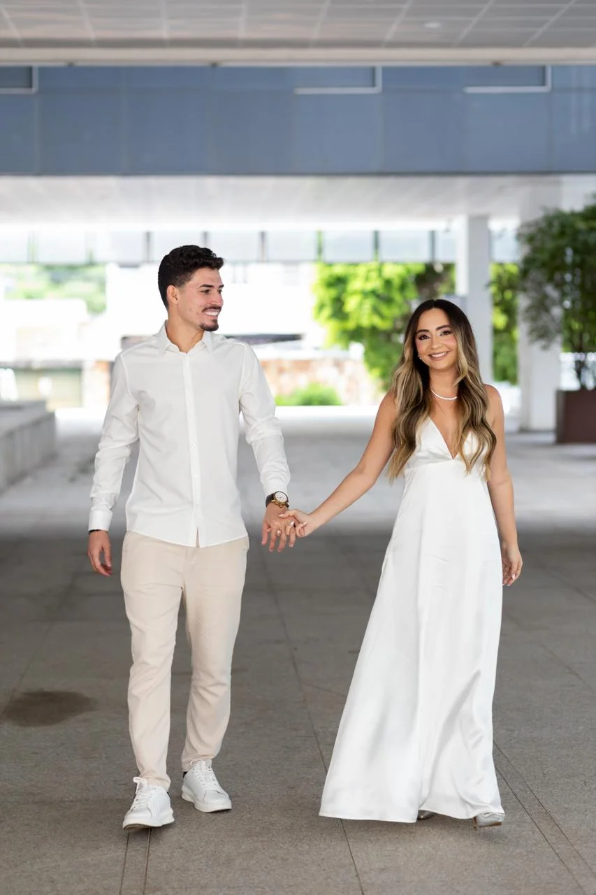 Ana Júlia e Patrick de mãos dadas